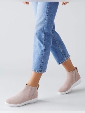 Fitflop Women’s Light Pink Slip-On Ankle Booties size 9